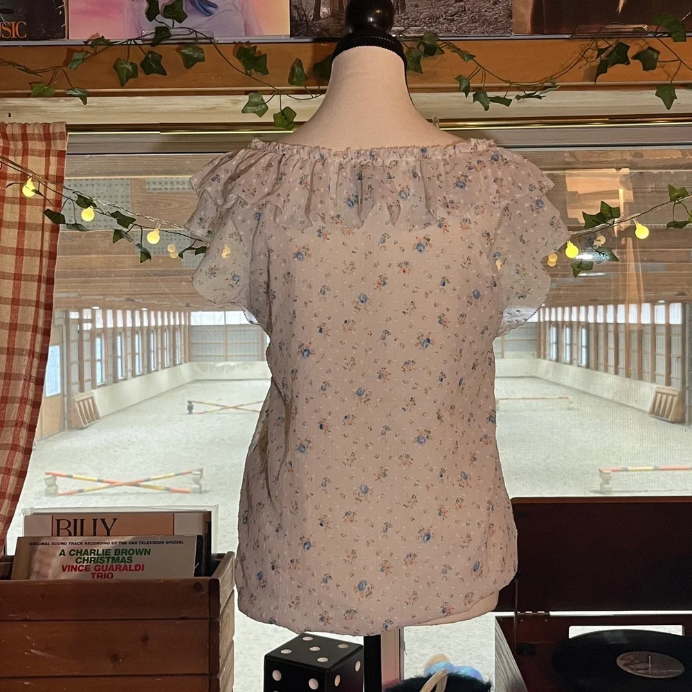 🌷Floral Ruffle Sleeve Top🌷 - Picture 2 of 5